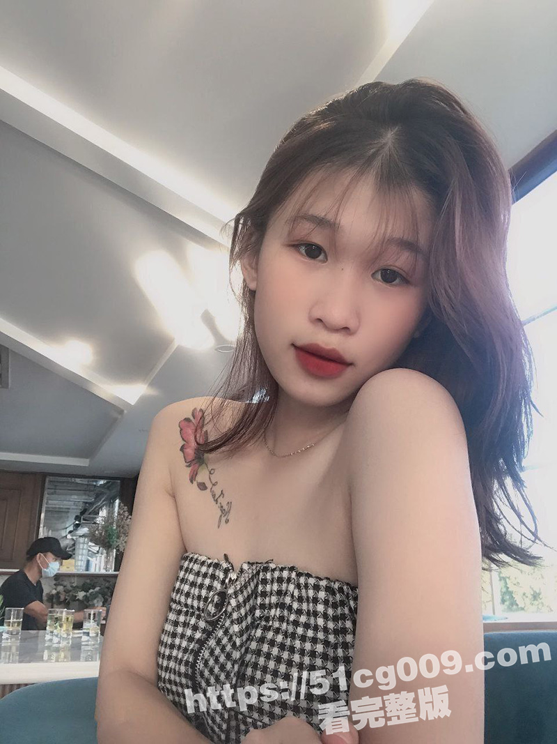 贵州 极品反差婊 黄梓萱 人前清纯乖乖女 人后反差骚母狗 和前男友分手后做爱自拍视频遭曝光