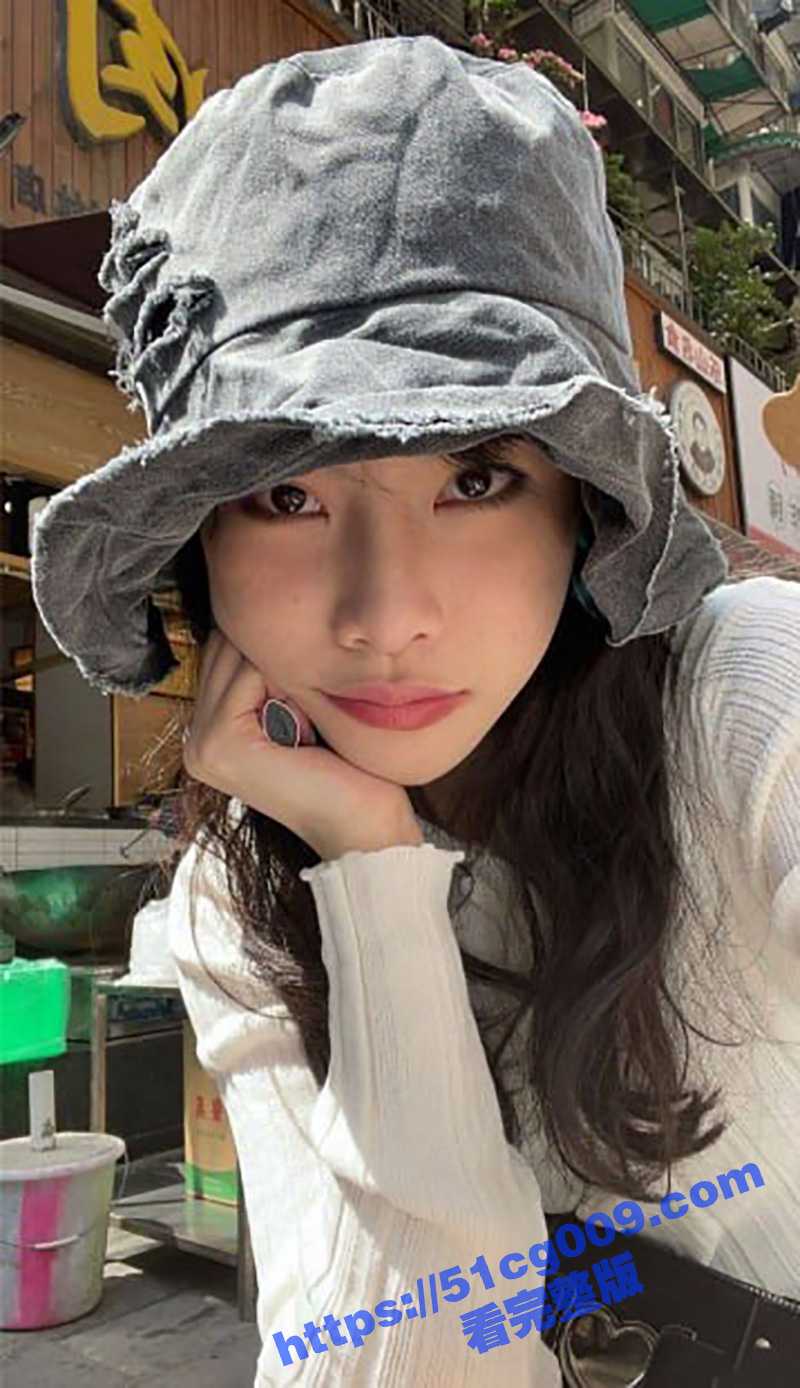 江苏舞蹈工作室反差女老师 李琳珺 被人调教成肉便器 装精液的避孕套也要舔一舔！