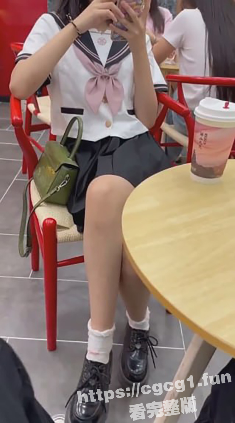 真实约炮 抖音JK学院风学生嫩妹 喝个奶茶就被直接带去酒店 无套内射
