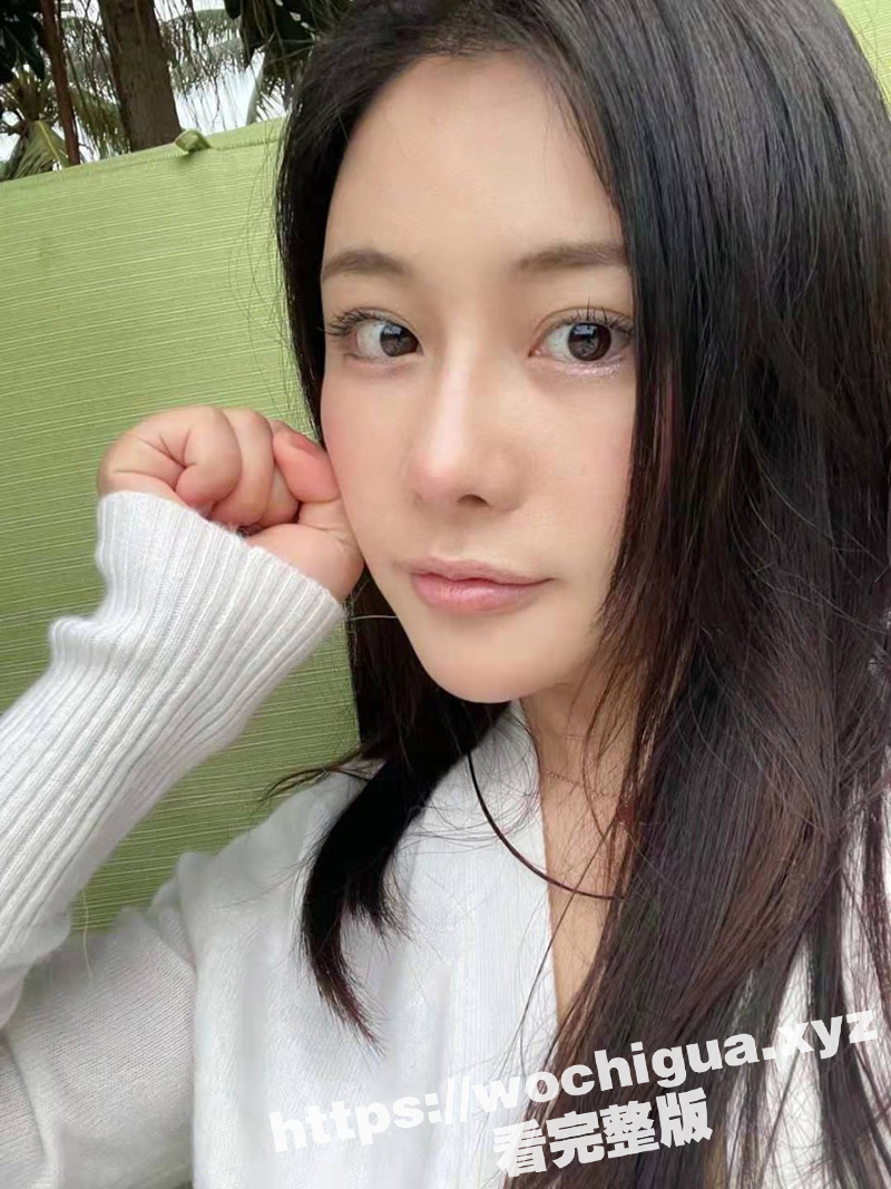 富婆给自己的老公找小三 上海繁华街头让老公在车上操别的女人 老婆一旁指挥