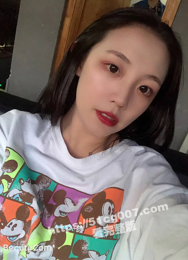 吉林通辽苹果专卖店售货员 张琳 被渣男玩完后抛弃并曝光啪啪视频 被捏着巨乳爆操满脸通红 叫声震天