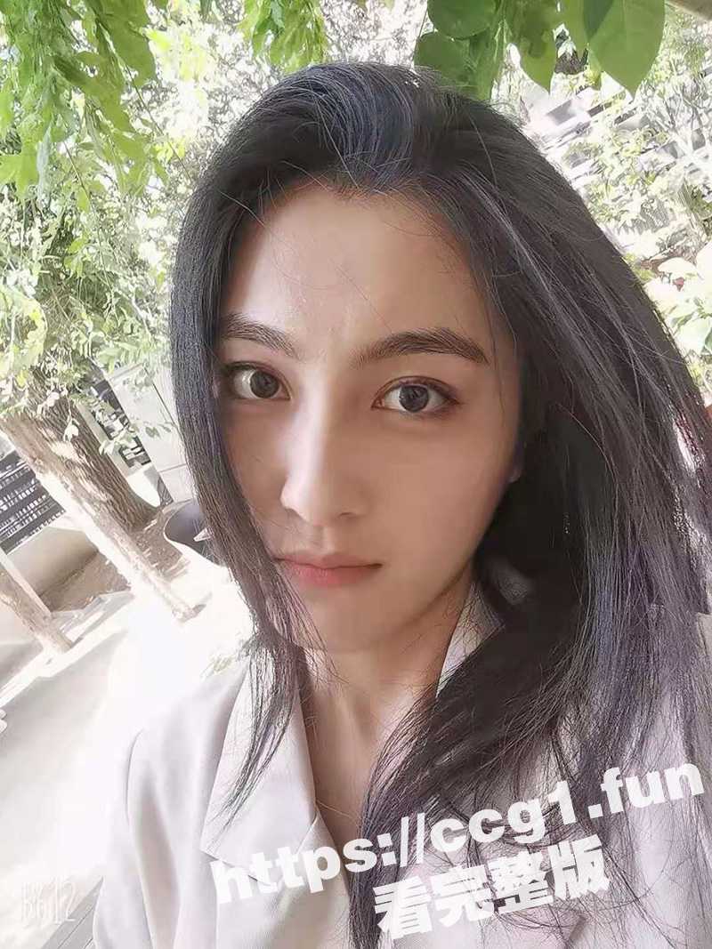 大神真实勾搭 云南大理人妻 刘嘉慧 趁她老公出差 偷偷潜入她家一边操她还担心她老公回家 太刺激了