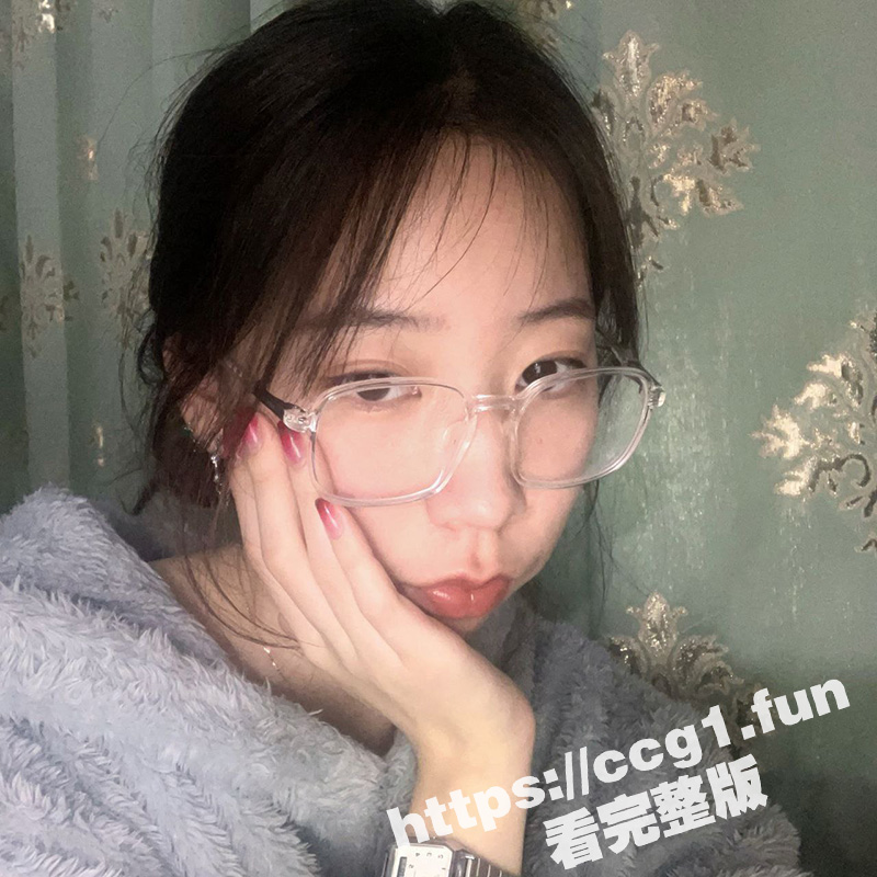 湖南师范大学 反差婊 张雅雯 清纯眼镜学生妹大量不雅自拍被报复流出 被前男友当狗操 淫态百出！