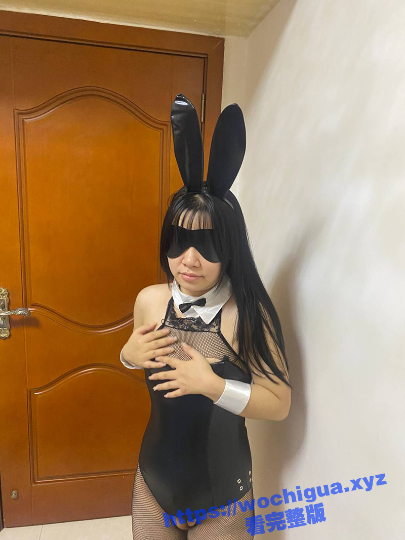 成都师范学院 程晓玥 被校外男友调教成母狗 扮成兔女郎骑乘水晶棒 白浆四溢