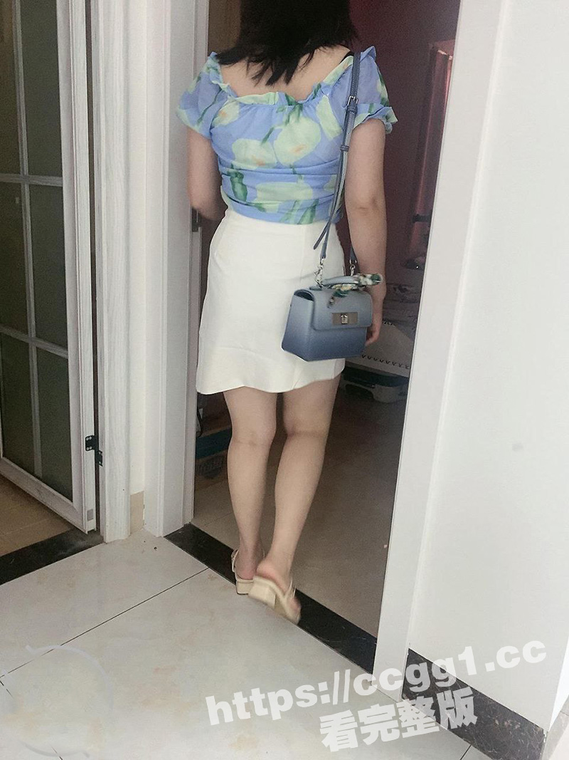 叔嫂乱伦 趁大哥出车 约嫂子到出租房 换上丝袜情趣内衣 疯狂干嫂子 嫂子高潮多次累趴了