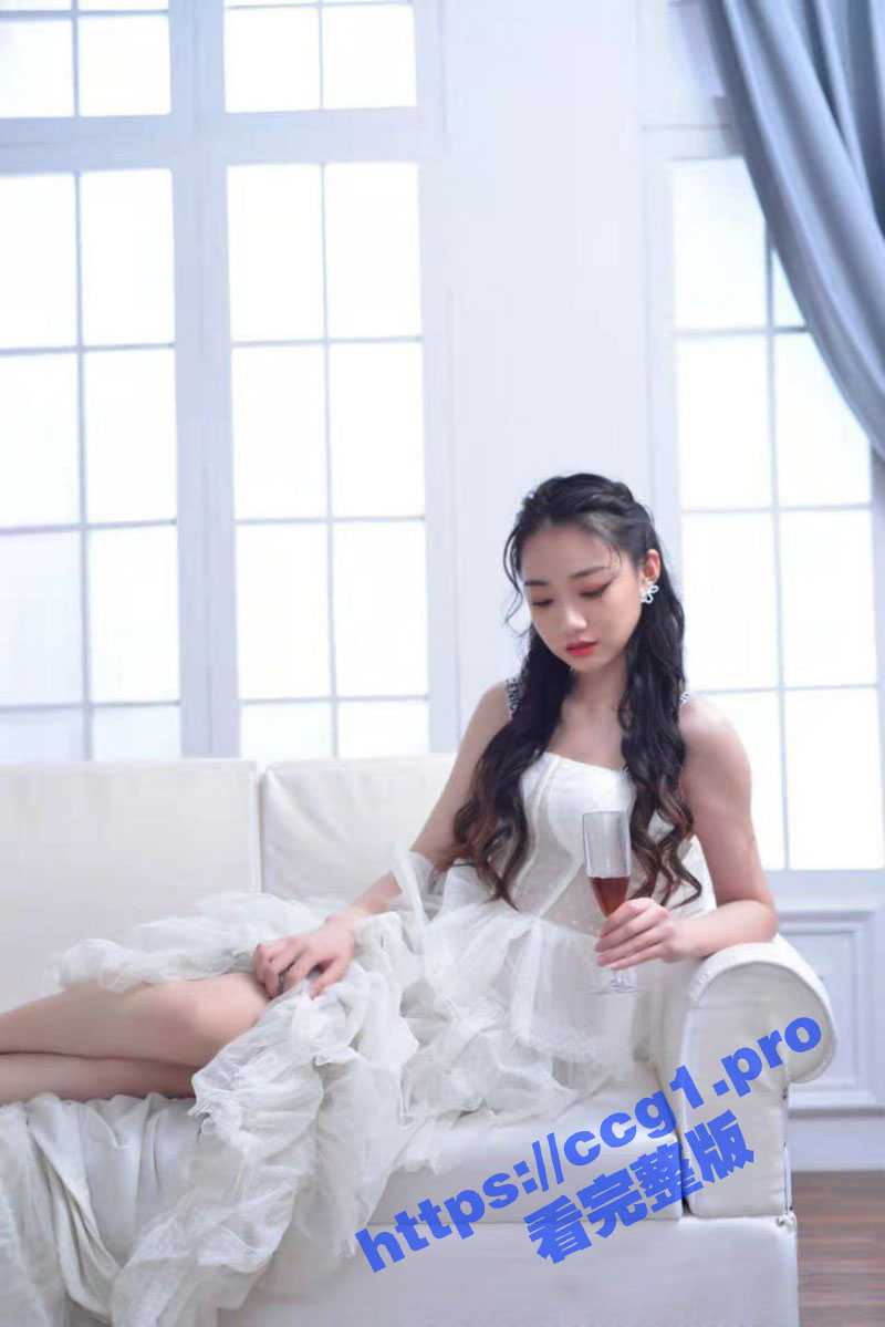 浙江音乐学院极品校花 谢筱雨 酒店帮富二代吃鸡吧 被操的双眼迷离 奶子都变成粉红色