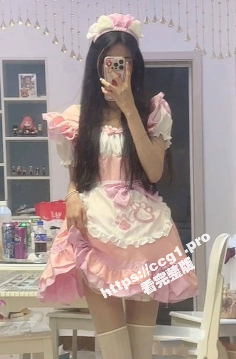 推特顶级约炮大神 一杆钢枪 专注开发清纯女大学生 穿着女仆装带到酒店和兄弟一起玩3P！