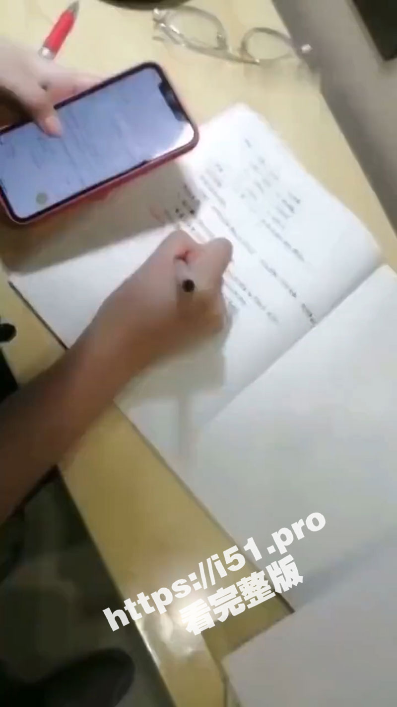 作业写完了给你妈打个电话 说你十点半回家！大神哄骗极品清纯学生妹晚点回家 酒店做个爱小穴塞满精液再回家