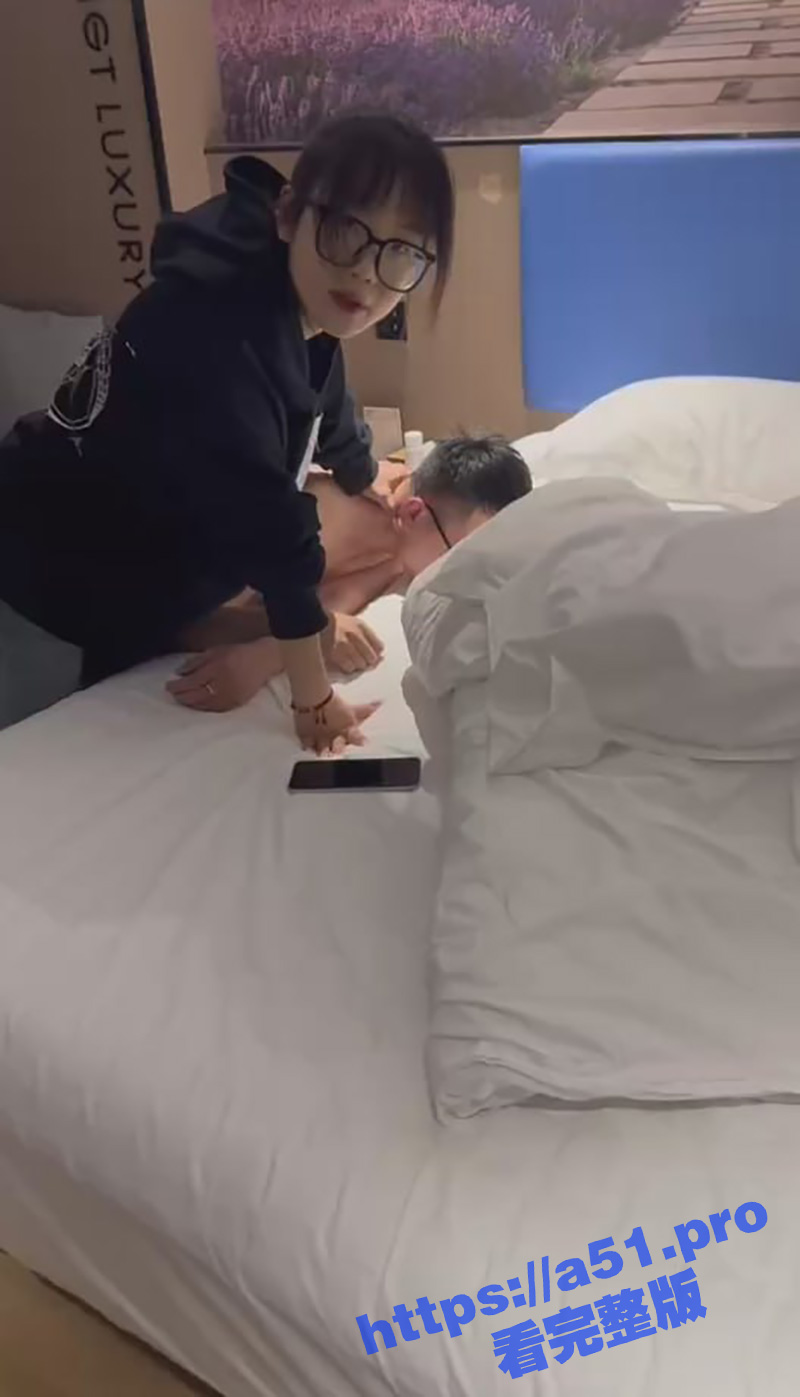 潍坊酒店8203热瓜！美团开房留错电话被女友捉奸的红内裤哥 后续高清完整版视频流出！