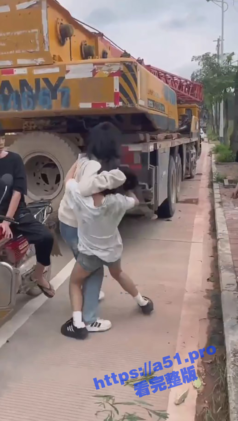 金鸡大舞台 你行你就来！广西藤县金鸡镇 精神小妹精神小伙大混战！