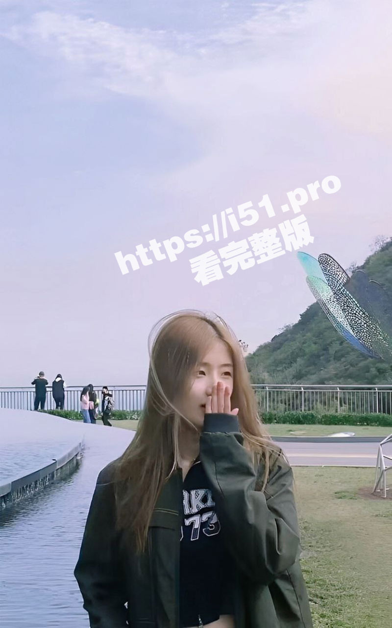 共享女友上线！表面清纯女友背地竟是个反差婊 叫上男友的好兄弟一起操自己玩3p 还可无套抽插、口爆吞精