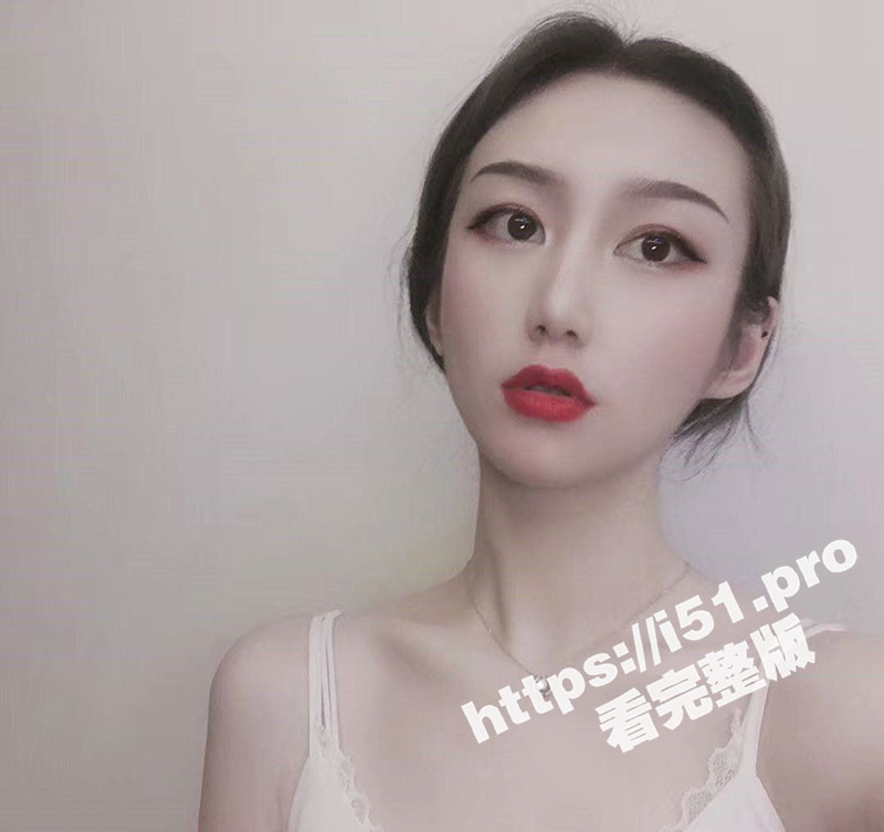重庆大学美视电影学院 极品校花 王玥汐 男友叫上好兄弟一起玩三人行 两人直接往死里操 逼都操废了