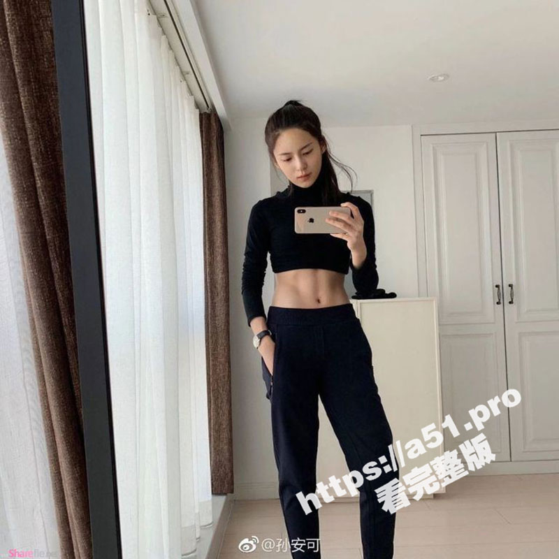 超美新生代女星 孙安可 电影《缉魂》 全裸露点删减片段流出！一丝不挂站在三面镜子前 身材曲线一览无遗