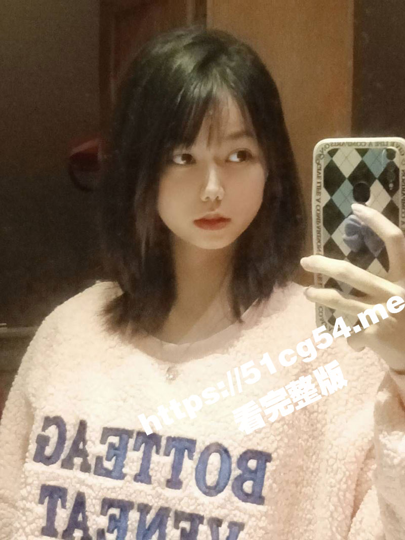 广西南宁三十三高中 陈紫涵 00年的高中生就是嫩 直接聊骚不会拒绝 还可穿上cos服无套内射