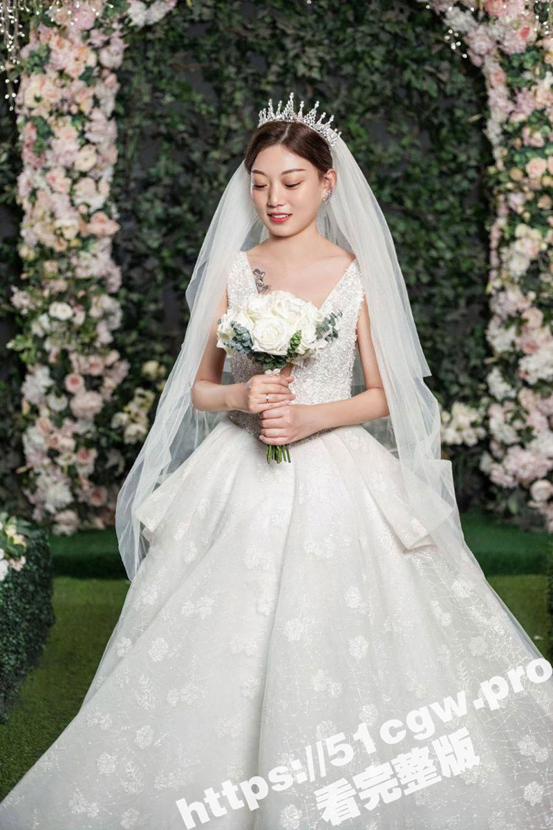 山东潍坊绿帽门！极品已婚人妻 杨静琪 初恋女友结婚 新郎不是我 但是操逼的人还是我 婚后仍旧可以把她操喷水