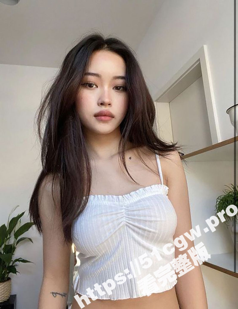 广州高颜值性感平面模特 萱萱 酒店约炮超级温柔体贴 吃完鸡巴主动趴下掰开菊花等待后入 最后强行射脸上