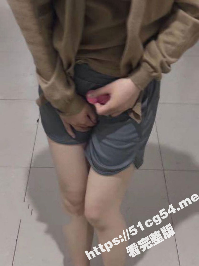 兄妹乱伦！和妹妹相约做背地里的情侣 让妹妹带跳蛋出门后回来发情 不小心内射了妹妹