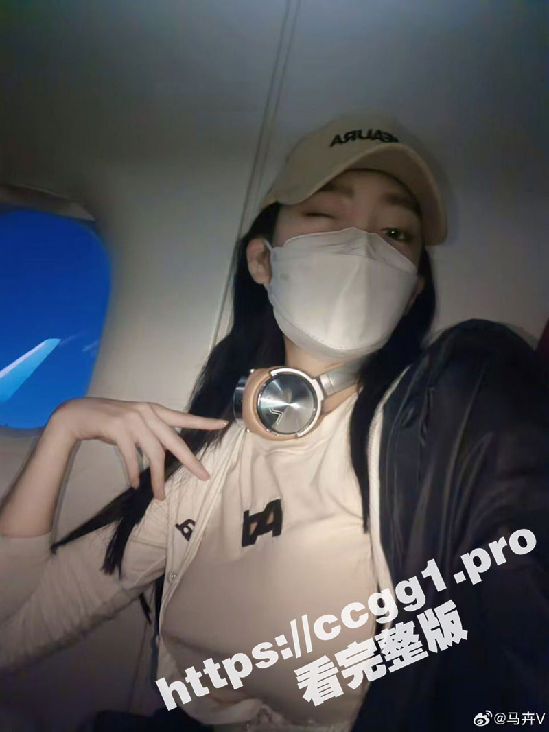 马卉老师养生小课堂 一本正经揉胸展示自己的两颗小葡萄 严重怀疑是主人的任务