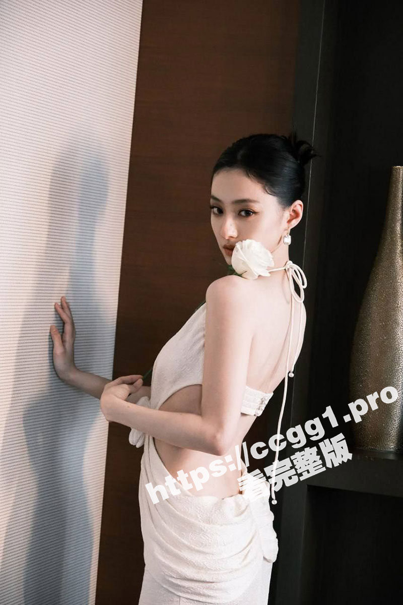 娱乐圈当红小花 胡连馨 23岁气质女神20分钟不雅裸聊片疯传 尺度超大惊呆吃瓜群众 女星也会自己扣小逼逼