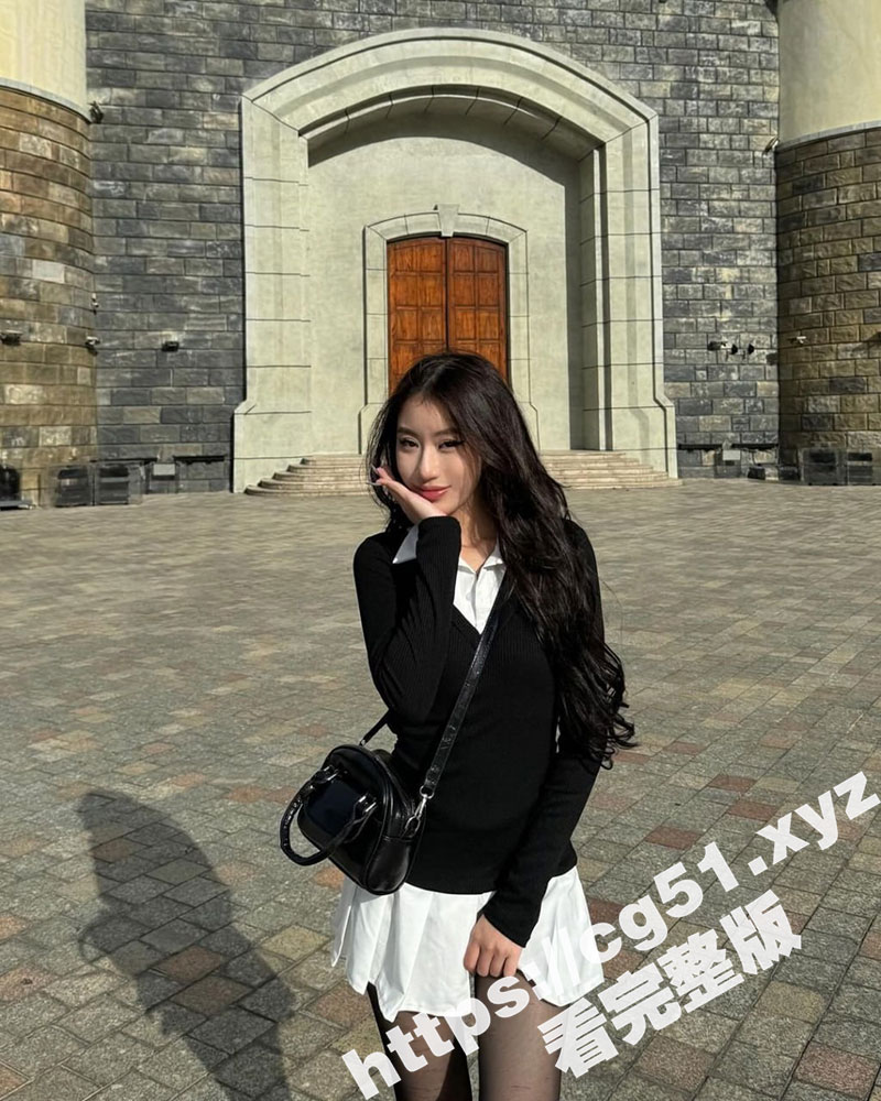 大冤种花重金送女友去留学 没成想女友的骚穴都已经成了洋屌的形状 极品蜜桃臀被疯狂后入 还被发到网上炫耀