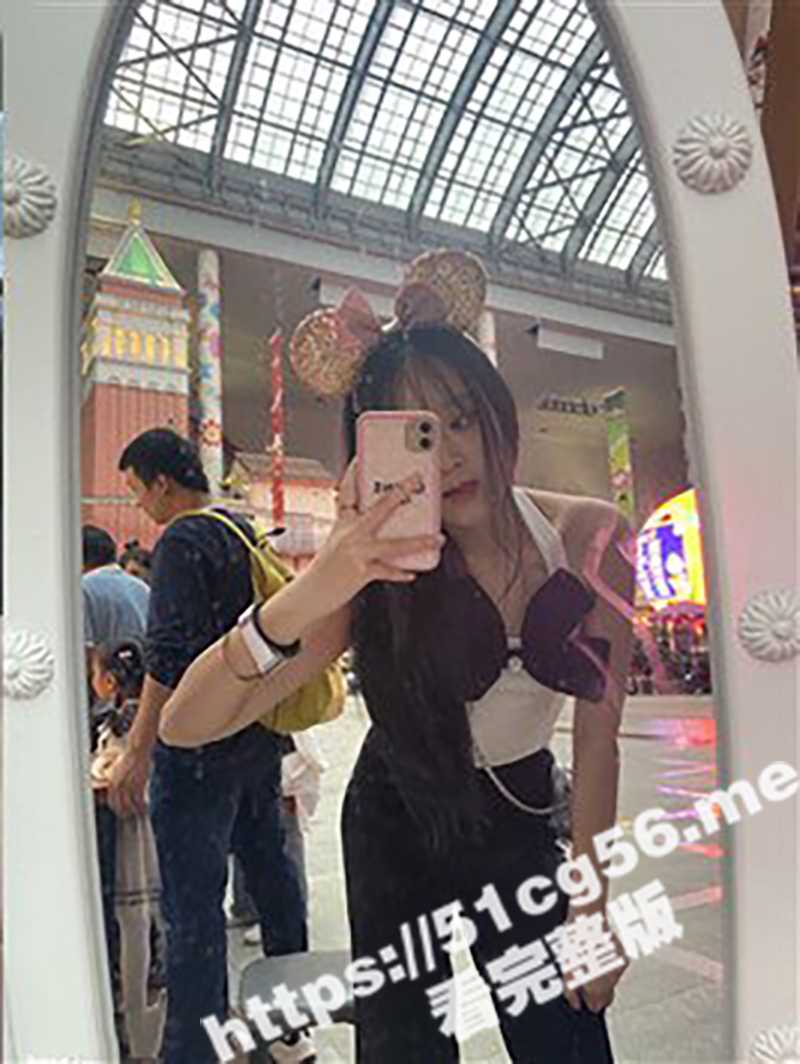 兄妹乱伦！极品颜值气质小表妹被带到酒店狠狠干 扶腰后入爽的嗯嗯叫 没想到表妹床上好骚 骑乘位猛坐