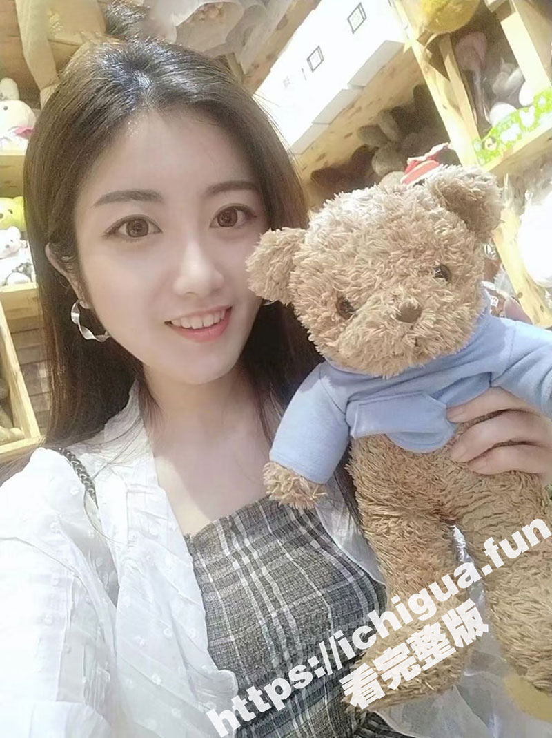 济南小学教师 李雪梨 为人师婊 背着老公出轨约炮 不雅视频被流出 这反差老师 穿着各种情趣内衣被操！