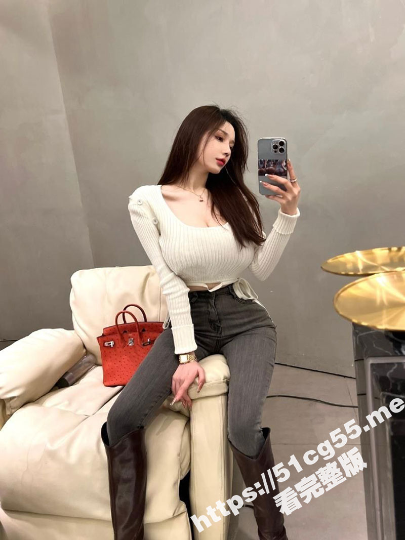 上海超极品高颜值女神 巨乳名媛 小欣欣 被渣男骗到手后各种玩弄爆操 一脸欠干的表情真让人火大