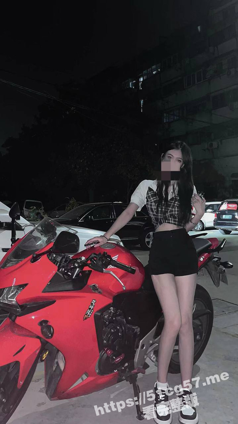 瓜友投稿曝光广州反差婊 李颖 白天是个装清纯的机车女神 背地里劈腿男友被车友圈富二代无情爆操！