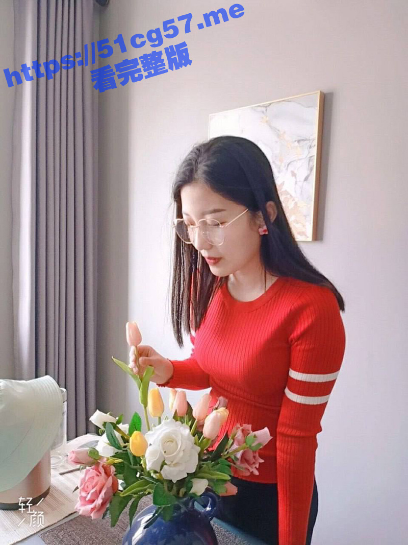 邻家清纯小妹表面看似清纯 实则喜欢多人运动 娇滴滴的声线让人欲罢不能 越反差越要大力抽插！