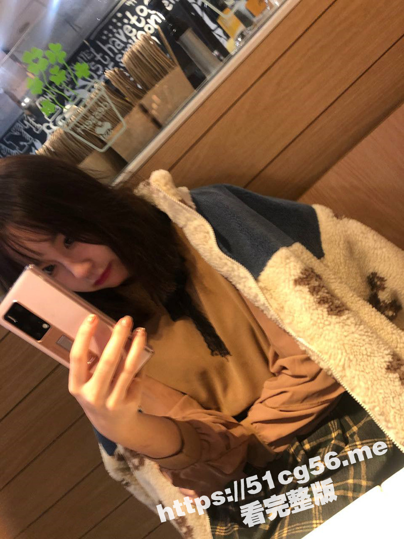 反差女友真实面目曝光 清纯邻家妹妹竟为小屌男友穿情趣制服 啪啪视频惨遭泄露！