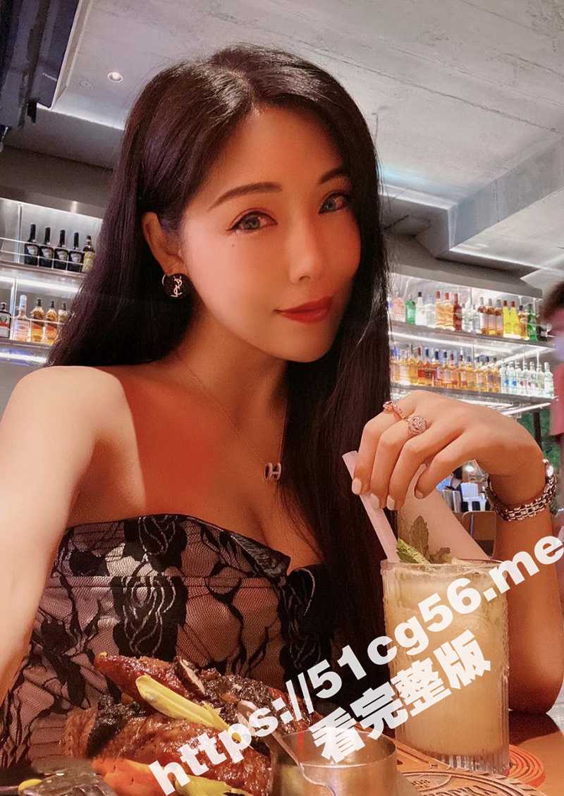 极品身材巨乳反差女神 被前男友曝光性爱视频 小骚货最喜欢男上位插嘴 享受那种被强制的感觉
