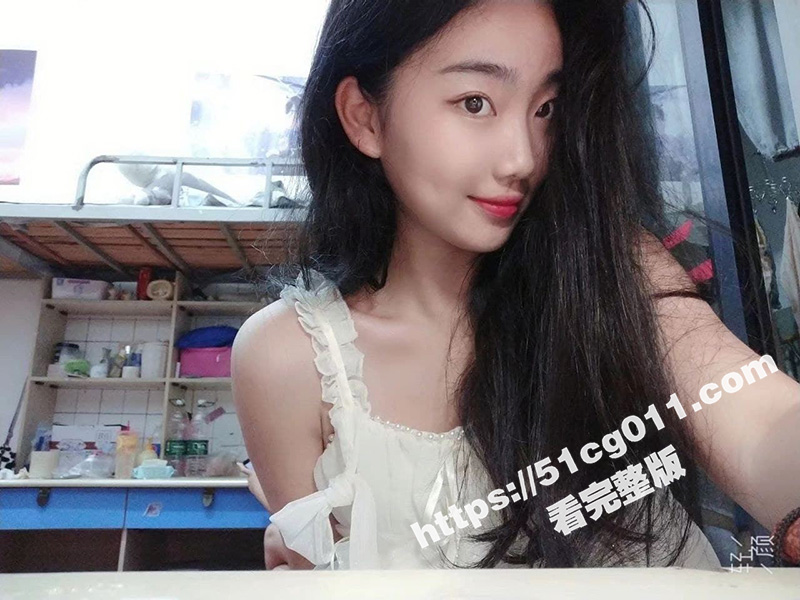 南京艺术学院 极品高颜值舞蹈生 萧玟莹 主动掰开逼给富二代男友看 屁股撅高高被后入爆操 非常带劲