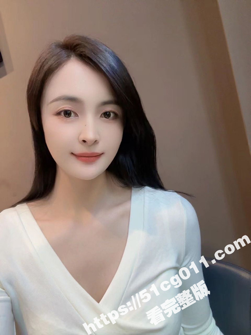 云南旅游时约的极品少妇 才认识两天就约出来解锁制服诱惑 一对大奶超级诱人 都舍不得回去啦