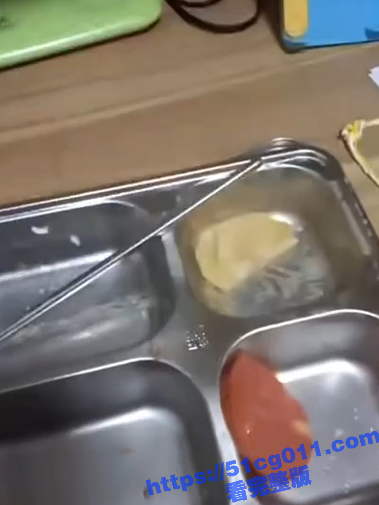 食堂起义失败！小孩哥吐槽食堂饭菜问题 结果发布视频后被校领导教育！