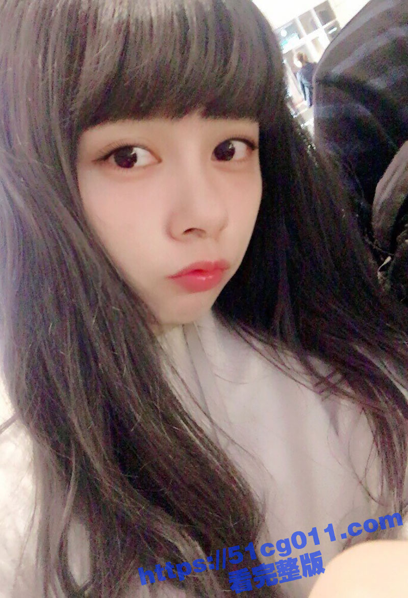 黑皮体育生出租房爆操调教初恋般的邻家妹妹！看似清纯的她 私下极度反差 叫起来声音嗲嗲的！