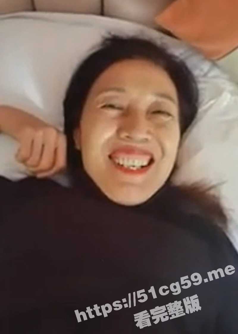 酒店偷情 对白清晰 爆操大长腿性感老熟女 老逼毛都白了还能这么骚真是个奇葩！