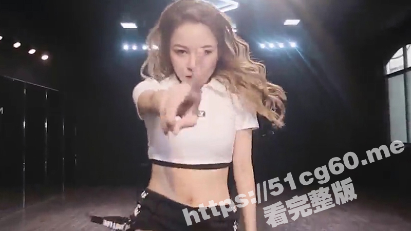 网曝门！越南舞蹈老师最美伴娘 黄心颖 勾引好姐妹新郎啪啪私拍被曝光！防火防盗防闺蜜啊！