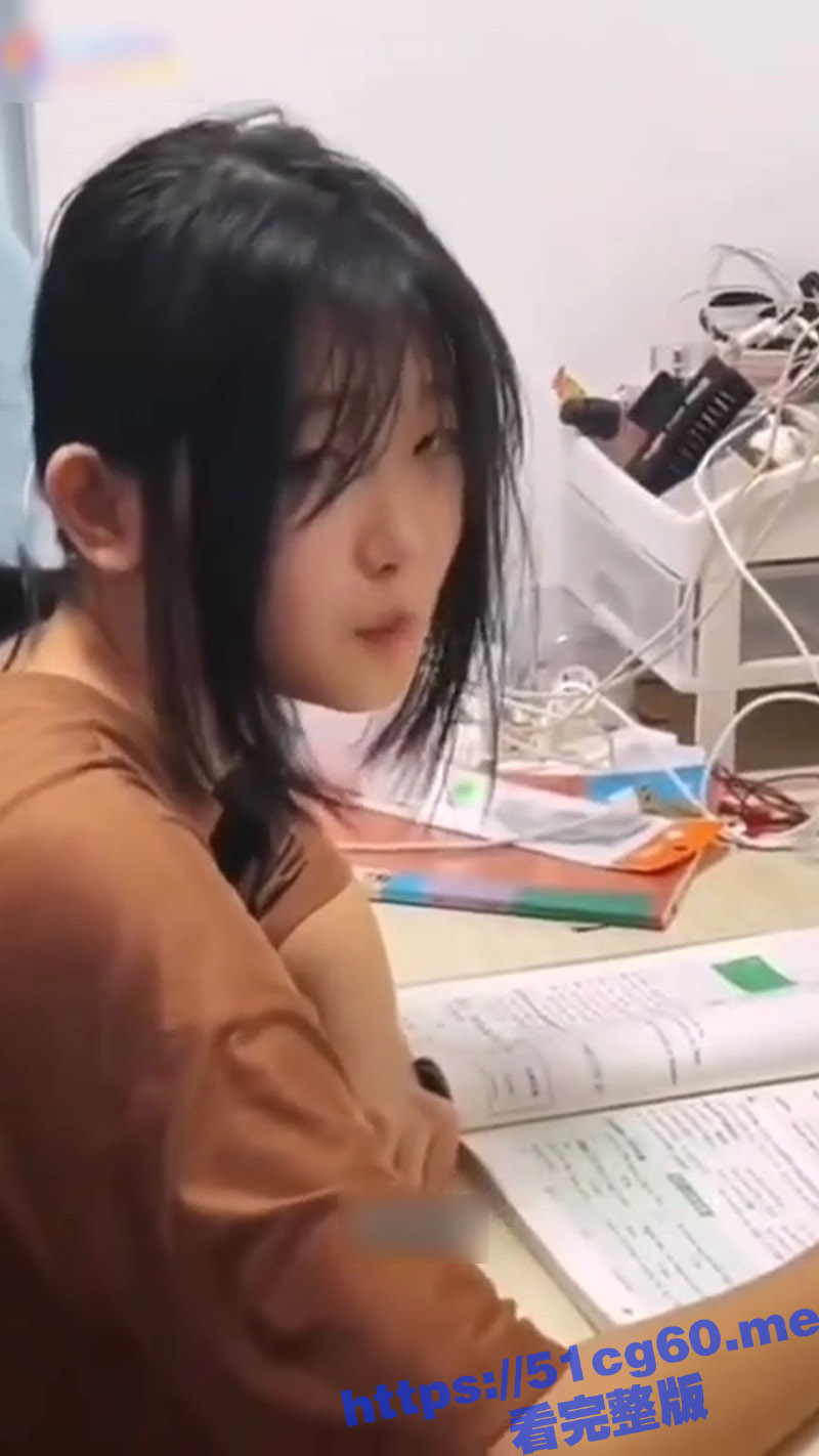 大奶亲妹妹不写作业 爸妈又不在家 只能设置奖励 用大屌爆操妹妹 两颗大奶子都给操起飞了