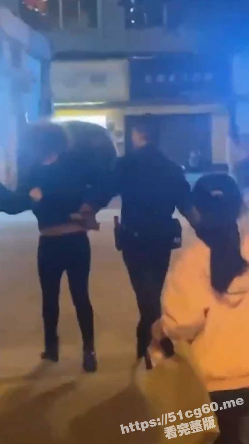 偷拍大神化身女装大佬 去女厕偷拍被抓现行！果断移送给警察叔叔！