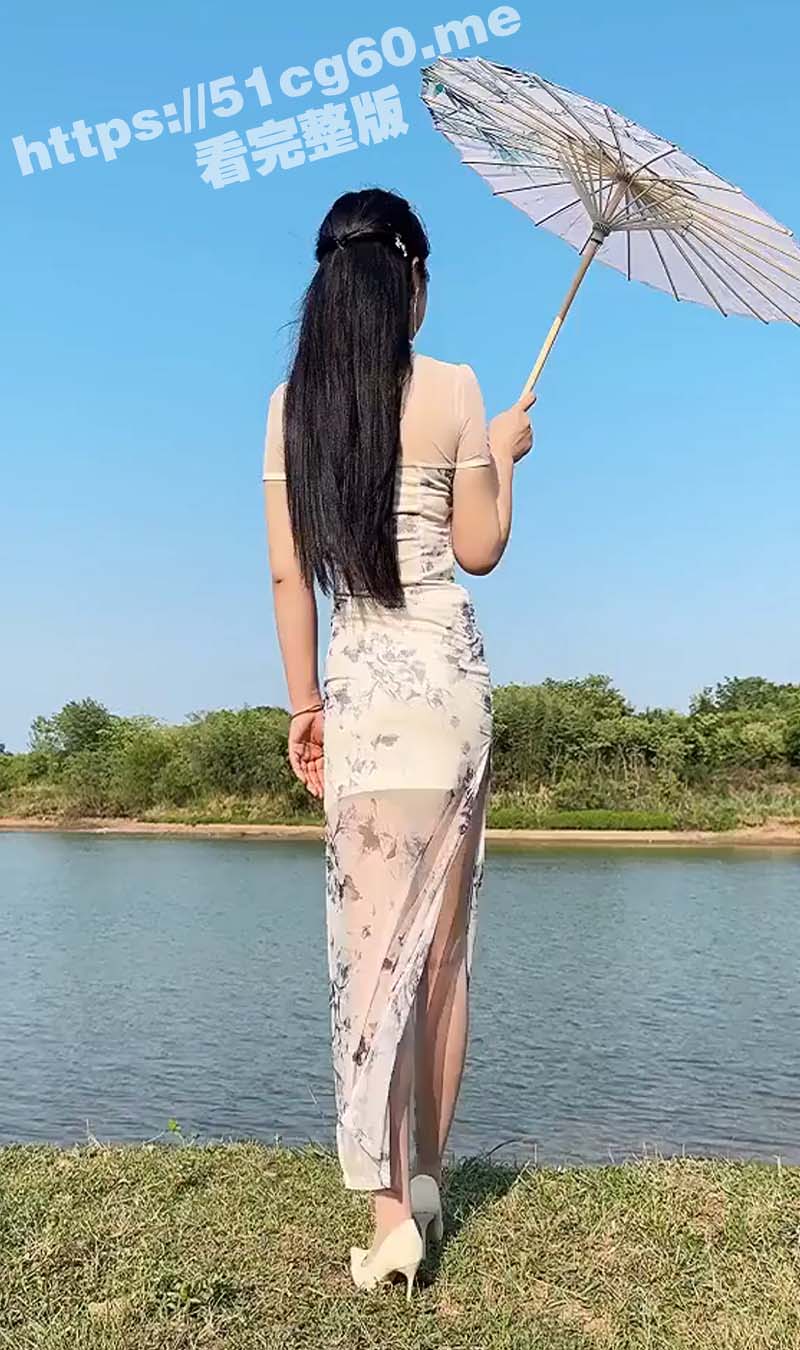 海角姐弟乱伦 会喷水的亲姐姐新作 在厨房和影院跟骚货姐姐连干两炮 汁液喷得到处都是 身体已被榨干