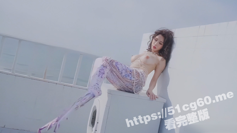 完美巨乳网红女神 辛尤里 化身爆乳美人鱼和科学博士在花丛中缠绵啪啪 画面精美 具有电影一般的质感