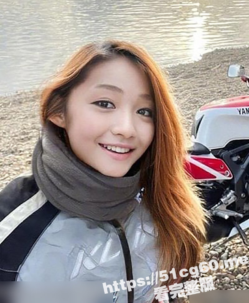 上海00后留学生 号称上海小翘臀的极品女神 LexisCandyShop 被大屌暴力抽插视频流出