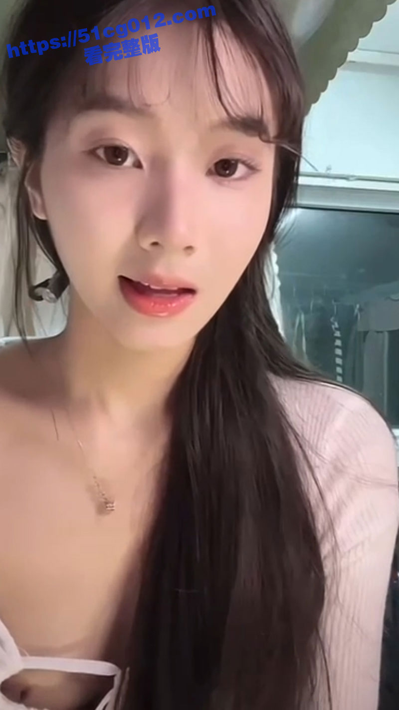 抖音美女主播各显神通的擦边走光合集 最爱低头一瞬间的美丽闪现 流量密码拿捏的死死的！