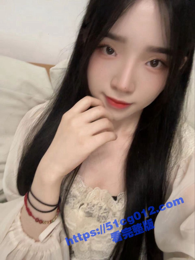 广东佛山21岁陪酒女 陈金娜 极品身材背着男友被客户黑丝足交后入抽插