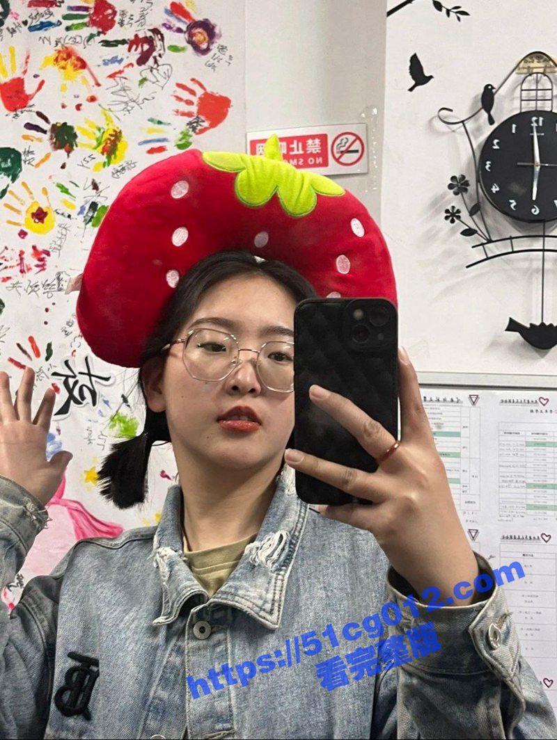 南昌豫章师范学院反差眼镜妹 黄淑莉 勾引室友男朋友 自慰揉搓阴蒂 口交露脸 这口活真顶！