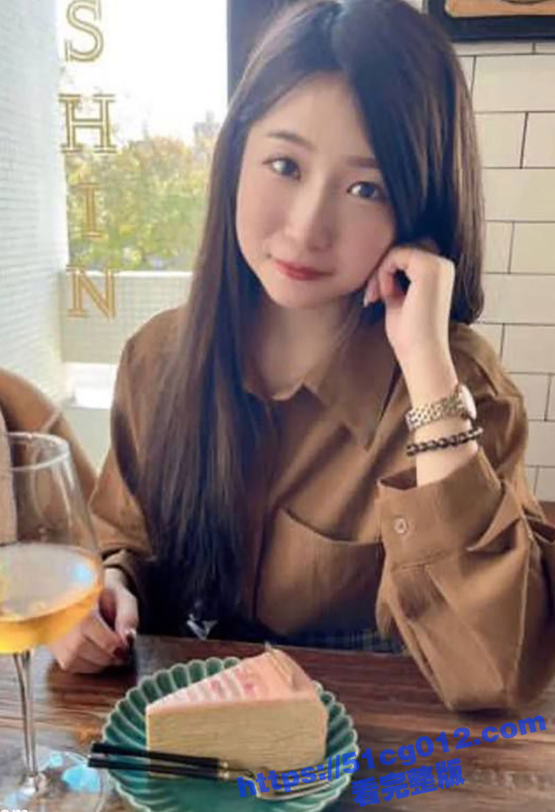 兰州精品良家母狗 马辉 与其炮友的怼脸私拍！那么小的鸡吧居然能让这么极品的眼镜妹帮他吞精！