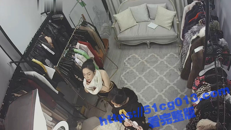 写字楼直播间高颜值极品身材的豪乳少妇 高清全裸换衣监控视频 被破解泄密流出！