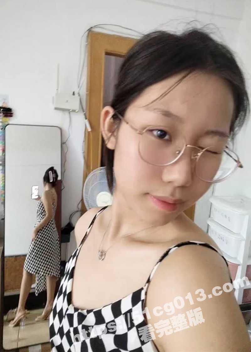 广西梧州医高专反差眼镜妹 沈兰宁 跟学长吃夜宵被要求去勾搭烧烤店老板 最后在出租房内被操！