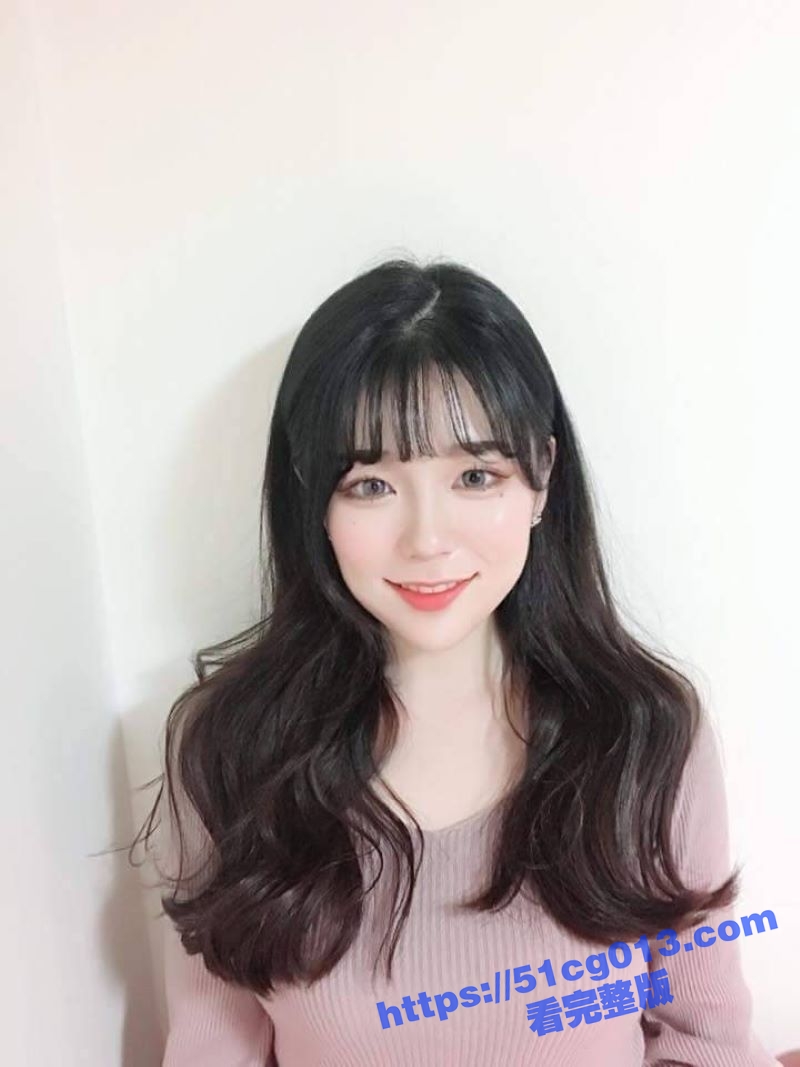 IG韩国网红拥有60万粉丝 与男友啪啪做爱自拍流出 极品女神专业吃鸡 粉嫩的样子真是反差！