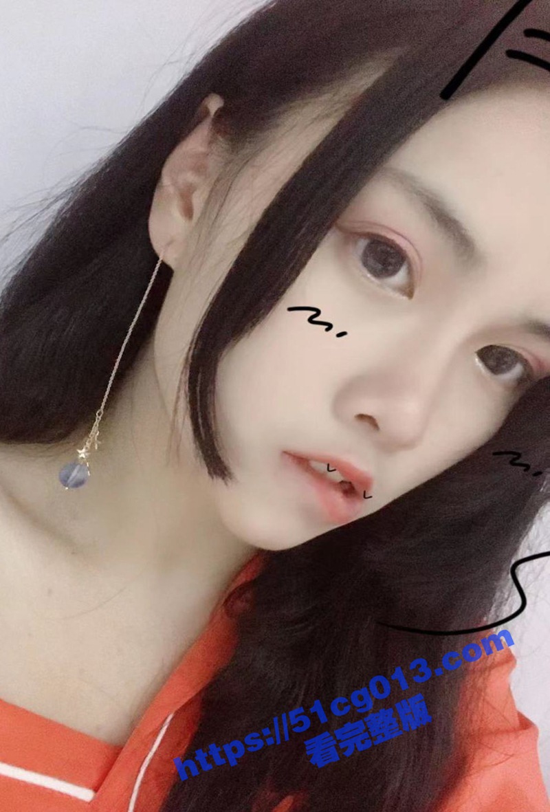 湖南张家界导游张桂芳 微胖母狗骚的很 勾引两个男大玩3P 导游直接导到床上去了！